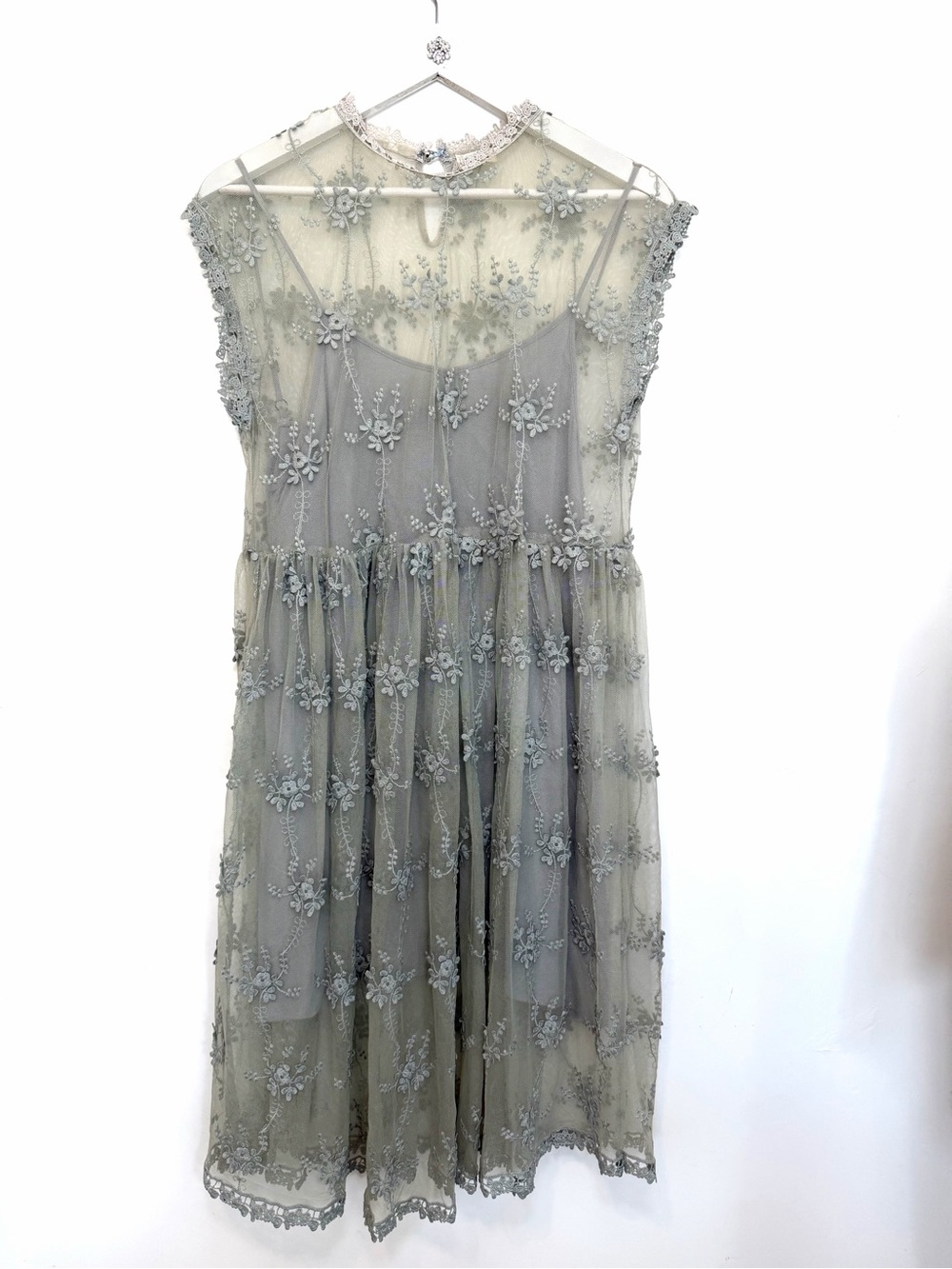 POL Pale grey Floral AppliquΓ© Midi Dress